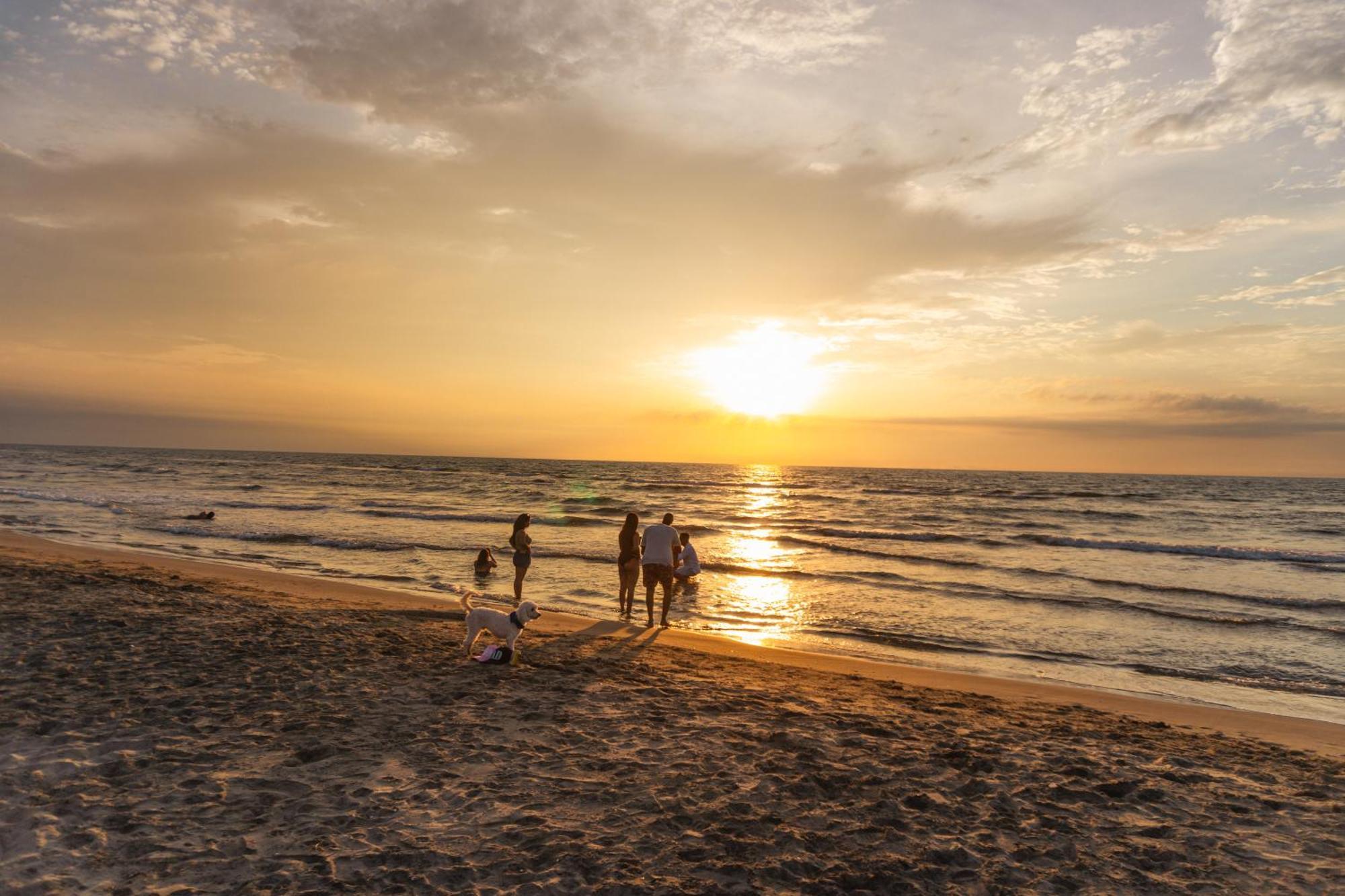 Hotel Playa Palmeras - Vía Al Mar