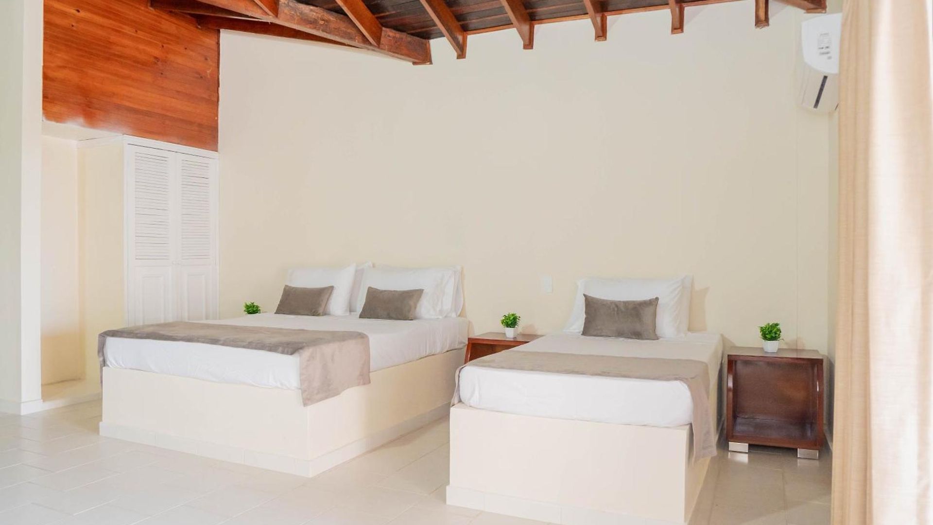Playa Palmeras - Vía Al Mar Hotel Cartagena
